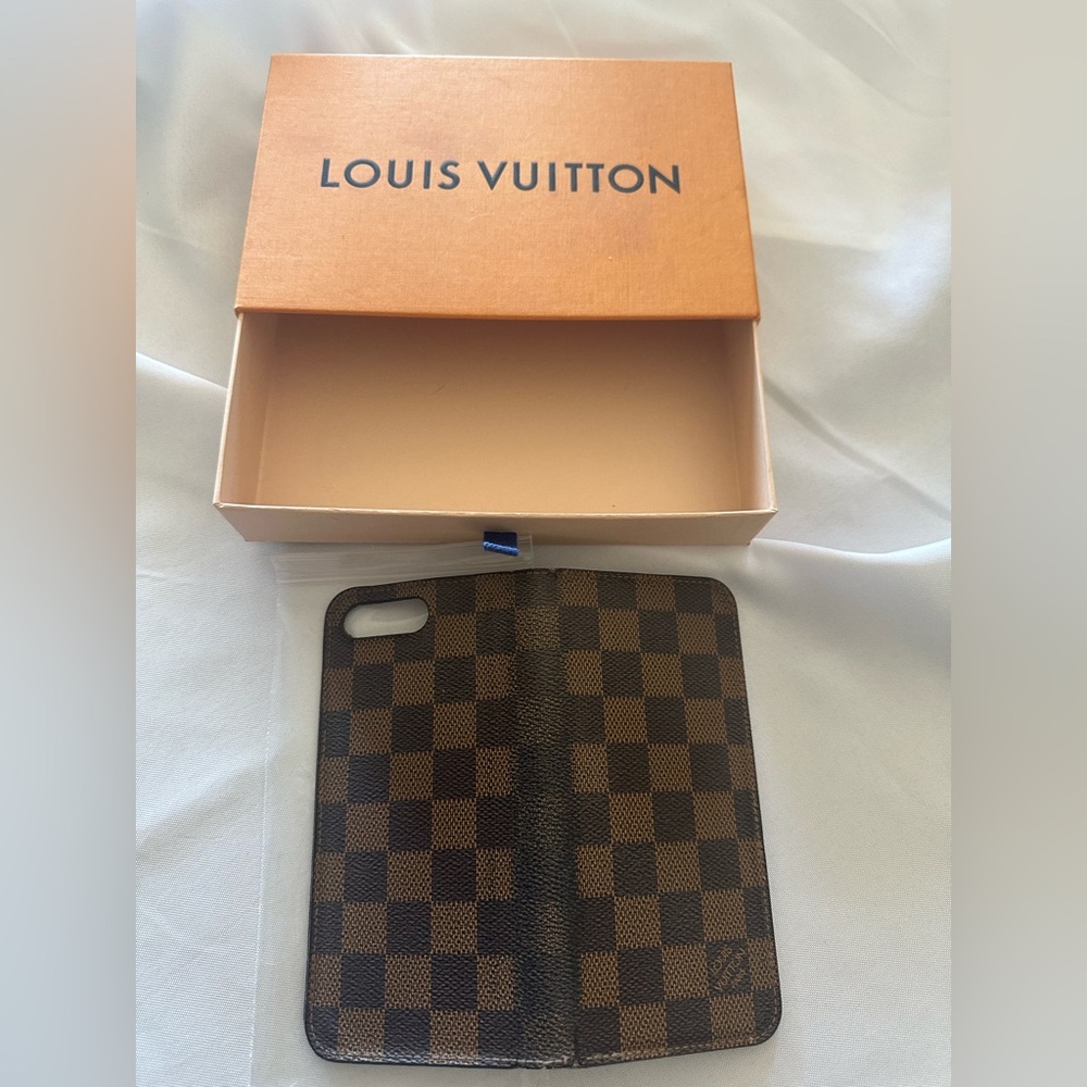 Louis Vuitton Classic Checkered Phone Case 7/8 plus